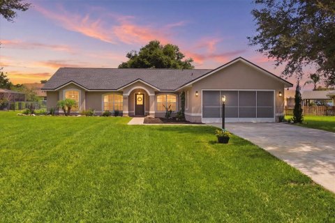House in Wildwood, Florida 3 bedrooms, 184.6 sq.m. № 2259269