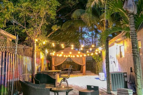 Casa en alquiler en Miami, Florida, 3 dormitorios, 102.38 m2 № 1958121 - foto 11