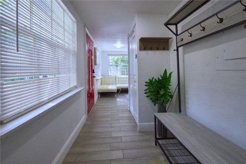 Casa en alquiler en Miami, Florida, 3 dormitorios, 102.38 m2 № 1958121 - foto 13