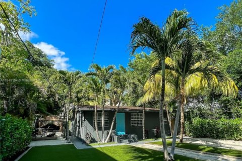 Casa en alquiler en Miami, Florida, 3 dormitorios, 102.38 m2 № 1958121 - foto 7