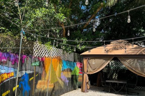 Casa en alquiler en Miami, Florida, 3 dormitorios, 102.38 m2 № 1958121 - foto 10