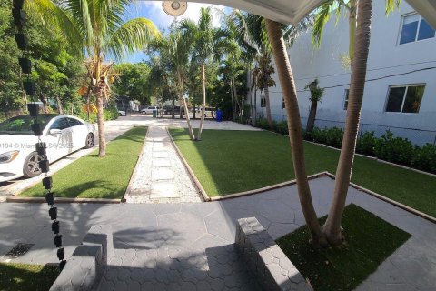 Casa en alquiler en Miami, Florida, 3 dormitorios, 102.38 m2 № 1958121 - foto 16