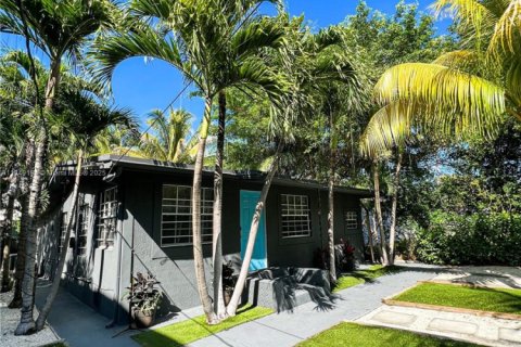 Casa en alquiler en Miami, Florida, 3 dormitorios, 102.38 m2 № 1958121 - foto 2