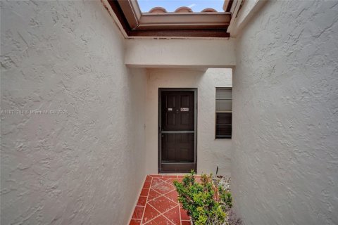 House in Delray Beach, Florida 2 bedrooms, 139.35 sq.m. № 1898054 - photo 23