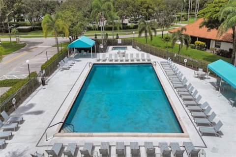 House in Delray Beach, Florida 2 bedrooms, 139.35 sq.m. № 1898054 - photo 16