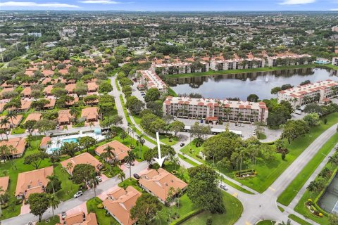 House in Delray Beach, Florida 2 bedrooms, 139.35 sq.m. № 1898054 - photo 12