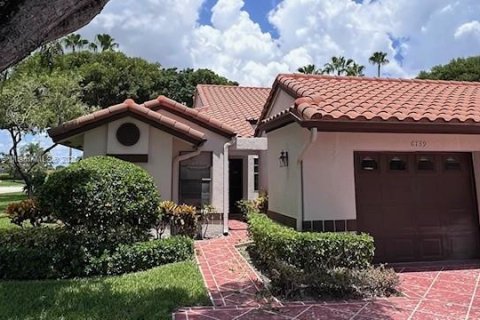 House in Delray Beach, Florida 2 bedrooms, 139.35 sq.m. № 1898054 - photo 2