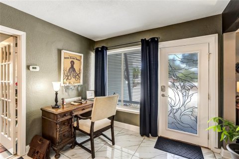House in Belleair, Florida 3 bedrooms, 122.63 sq.m. № 2202147 - photo 2
