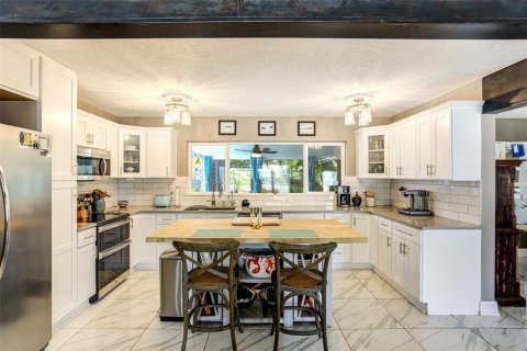House in Belleair, Florida 3 bedrooms, 122.63 sq.m. № 2202147 - photo 6