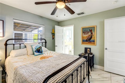 House in Belleair, Florida 3 bedrooms, 122.63 sq.m. № 2202147 - photo 15