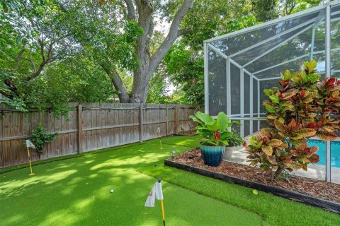 House in Belleair, Florida 3 bedrooms, 122.63 sq.m. № 2202147 - photo 26