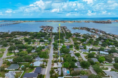 House in Belleair, Florida 3 bedrooms, 122.63 sq.m. № 2202147 - photo 30
