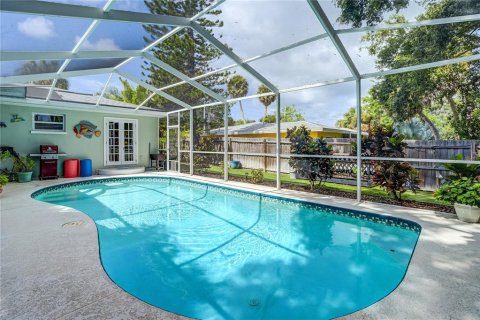 House in Belleair, Florida 3 bedrooms, 122.63 sq.m. № 2202147 - photo 24