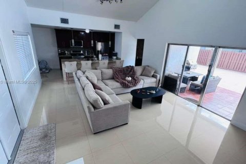 Купить виллу или дом в Майами, Флорида 4 спальни, 208.01м2, № 2034266 - фото 4
