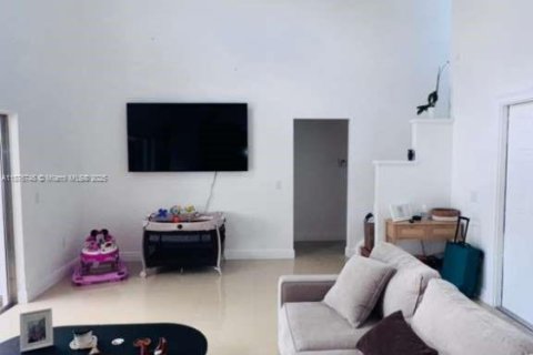 Купить виллу или дом в Майами, Флорида 4 спальни, 208.01м2, № 2034266 - фото 7