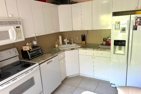Купить кондоминиум в Бока-Ратон, Флорида 5 комнат, 112.97м2, № 2082708 - фото 4