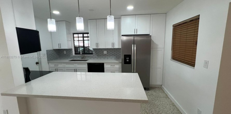 Villa ou maison à Miami, Floride 4 chambres, 179.95 m2 № 1890534