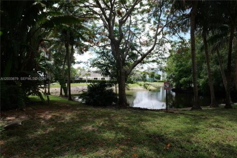 Condo in Plantation, Florida, 1 bedroom  № 2154043 - photo 9