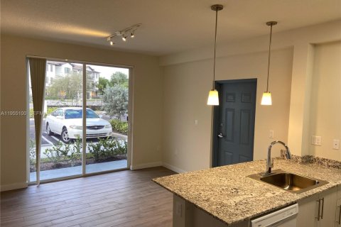 Appartement à louer à Homestead, Floride: 2 chambres, 69.68 m2 № 2010957 - photo 4