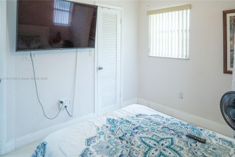 Condo in Sunrise, Florida, 2 bedrooms  № 1766636 - photo 21