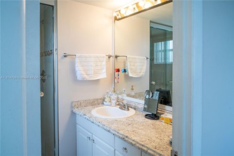Condo in Sunrise, Florida, 2 bedrooms  № 1766636 - photo 9
