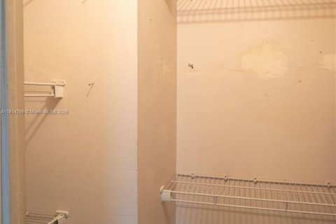 Condo in Sunrise, Florida, 2 bedrooms  № 1766636 - photo 3