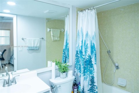 Condo in Sunrise, Florida, 2 bedrooms  № 1766636 - photo 5
