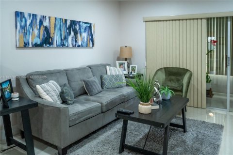 Condo in Sunrise, Florida, 2 bedrooms  № 1766636 - photo 15