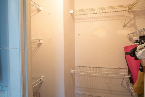 Condo in Sunrise, Florida, 2 bedrooms  № 1766636 - photo 2
