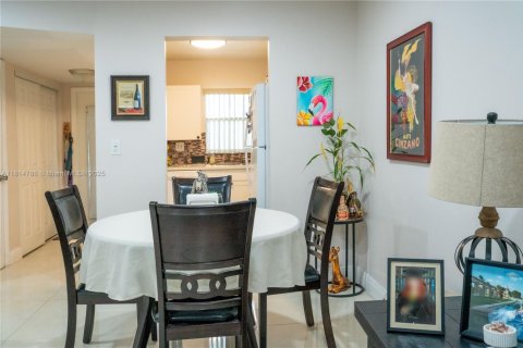 Condo in Sunrise, Florida, 2 bedrooms  № 1766636 - photo 14