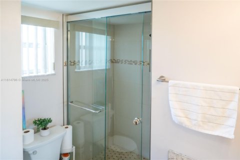 Condo in Sunrise, Florida, 2 bedrooms  № 1766636 - photo 25