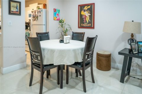 Condo in Sunrise, Florida, 2 bedrooms  № 1766636 - photo 13