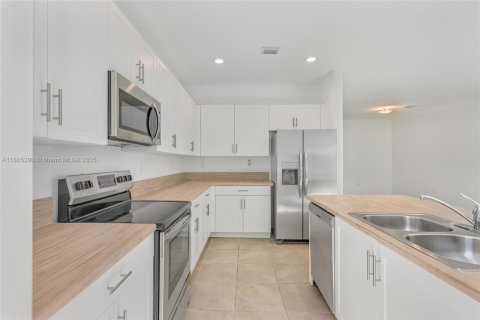 Townhouse in Homestead, Florida 3 bedrooms, 169.73 sq.m. № 1893466 - photo 27