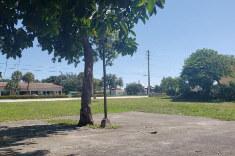 Купить коммерческую недвижимость в Помпано-Бич, Флорида № 2035343 - фото 11