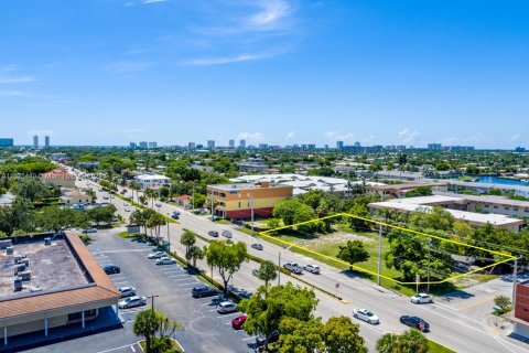 Купить коммерческую недвижимость в Помпано-Бич, Флорида № 2035343 - фото 3