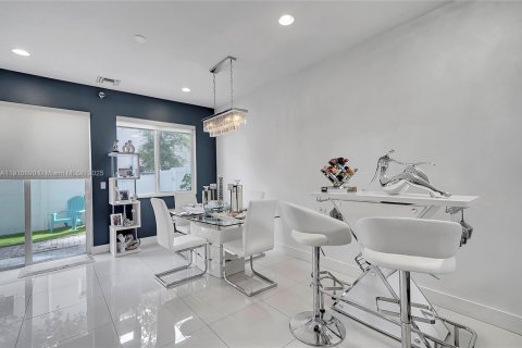 Adosado en venta en Pompano Beach, Florida, 3 dormitorios, 167.04 m2 № 2034226 - foto 9