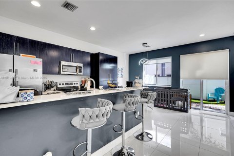 Adosado en venta en Pompano Beach, Florida, 3 dormitorios, 167.04 m2 № 2034226 - foto 11