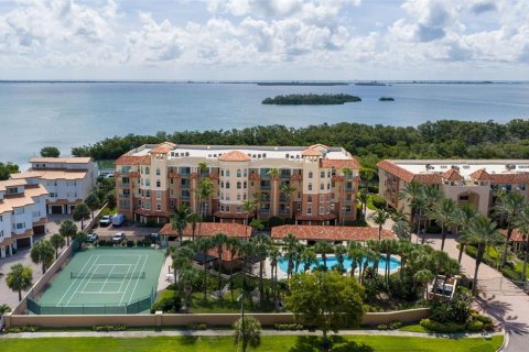Condominio en Tierra Verde, Florida, 3 dormitorios № 2207499
