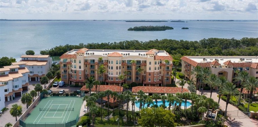 Condominio en Tierra Verde, Florida, 3 dormitorios № 2207499