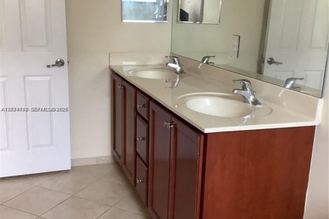 Villa ou maison à louer à Cutler Bay, Floride: 3 chambres, 176.05 m2 № 2076433 - photo 24