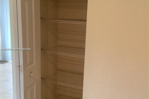 Villa ou maison à louer à Cutler Bay, Floride: 3 chambres, 176.05 m2 № 2076433 - photo 8