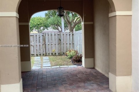 Villa ou maison à louer à Cutler Bay, Floride: 3 chambres, 176.05 m2 № 2076433 - photo 15