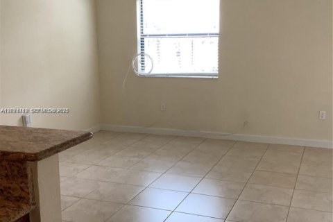 Villa ou maison à louer à Cutler Bay, Floride: 3 chambres, 176.05 m2 № 2076433 - photo 11