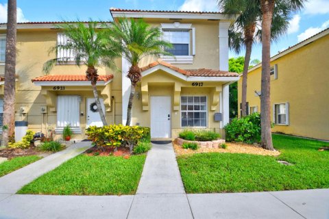 Townhouse in Lake Worth, Florida 2 bedrooms, 93.65 sq.m. № 2086520 - photo 12
