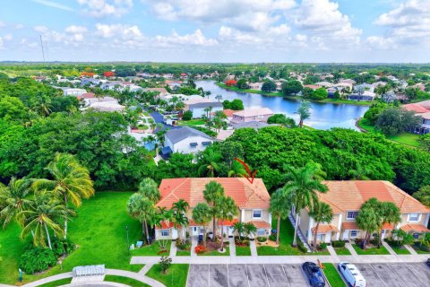 Townhouse in Lake Worth, Florida 2 bedrooms, 93.65 sq.m. № 2086520 - photo 2