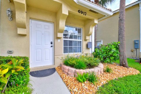 Townhouse in Lake Worth, Florida 2 bedrooms, 93.65 sq.m. № 2086520 - photo 13