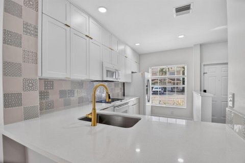 Townhouse in Lake Worth, Florida 2 bedrooms, 93.65 sq.m. № 2086520 - photo 22