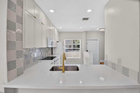 Townhouse in Lake Worth, Florida 2 bedrooms, 93.65 sq.m. № 2086520 - photo 23