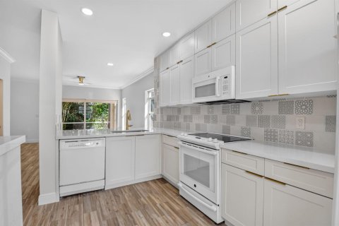 Townhouse in Lake Worth, Florida 2 bedrooms, 93.65 sq.m. № 2086520 - photo 18