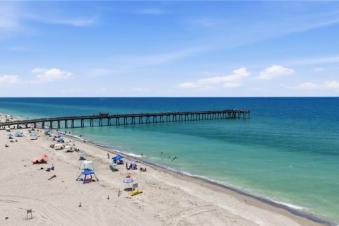 House in Holmes Beach, Florida 2 bedrooms, 111.48 sq.m. № 2355176 - photo 2